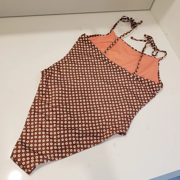 Quintsoul NWOT 1-pc Michelen Innocence 70s print daisy print tie shoulder - Picture 9 of 13